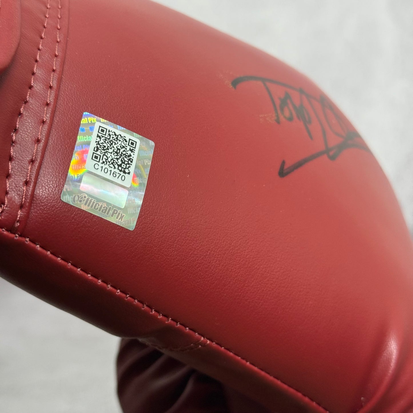 Guante de boxeo Ivan Drago firmado por Dolph Lundgren (SWAU y OPX)
