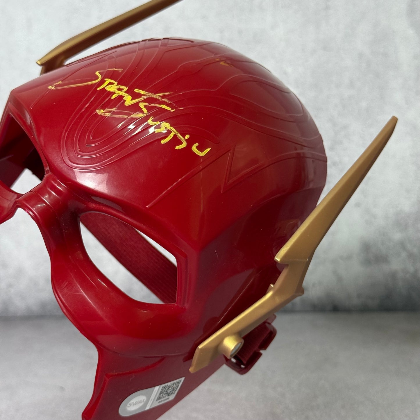 Máscara The Flash Mattel firmado por Grant Gustin (SWAU)