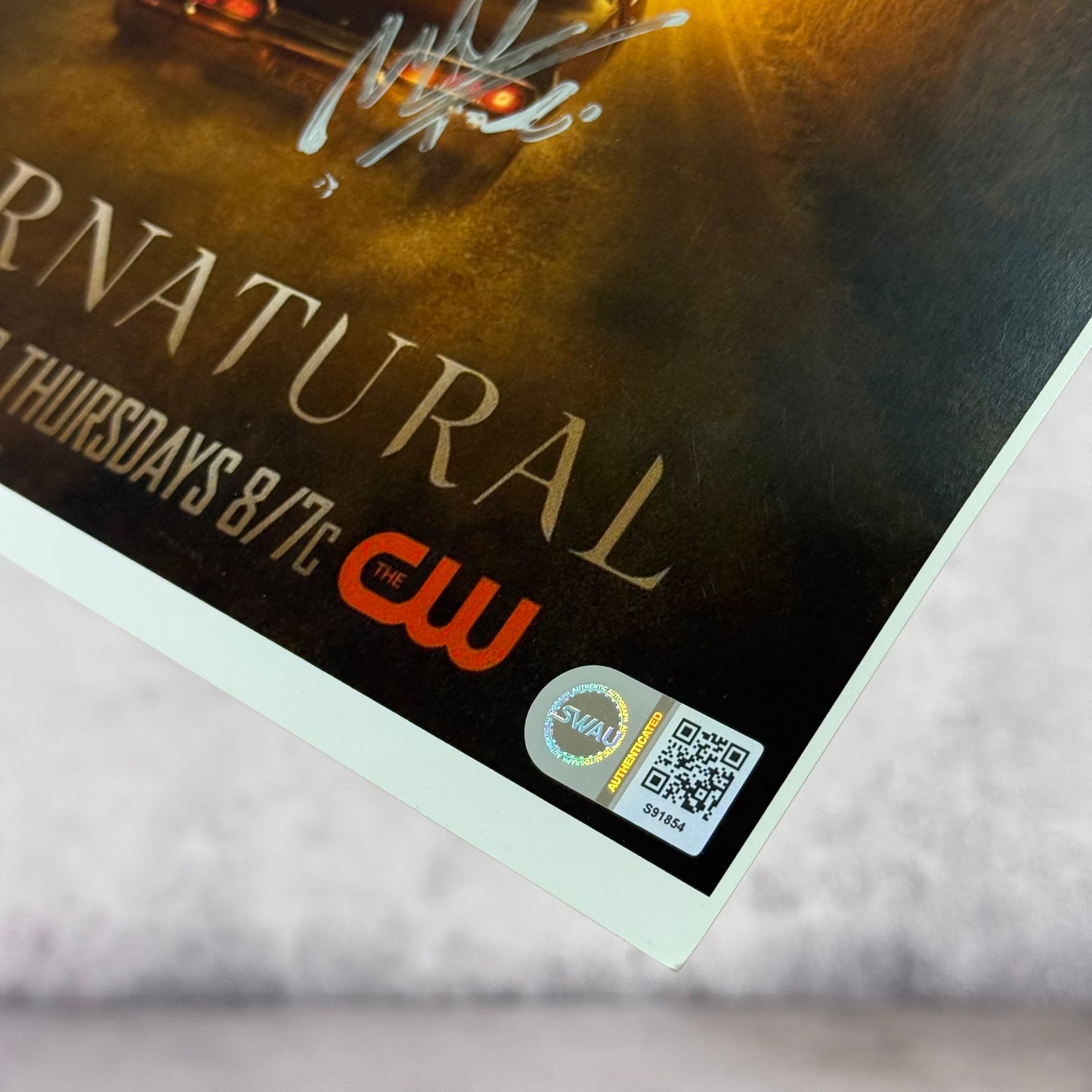 Poster Supernatural firmado por Jared Padalecki y Mark Sheppard (SWAU)