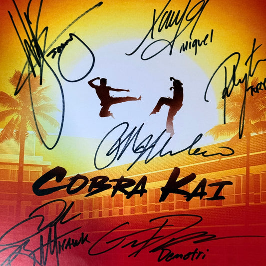 Poster Cobra Kai firmado por el Elenco de Cobra Kai