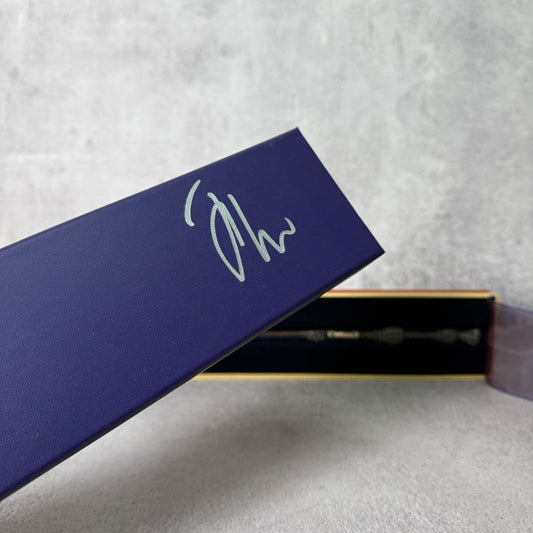 Varita mágica Barnes & Noble Dumbledore firmado por Jude Law (SWAU)