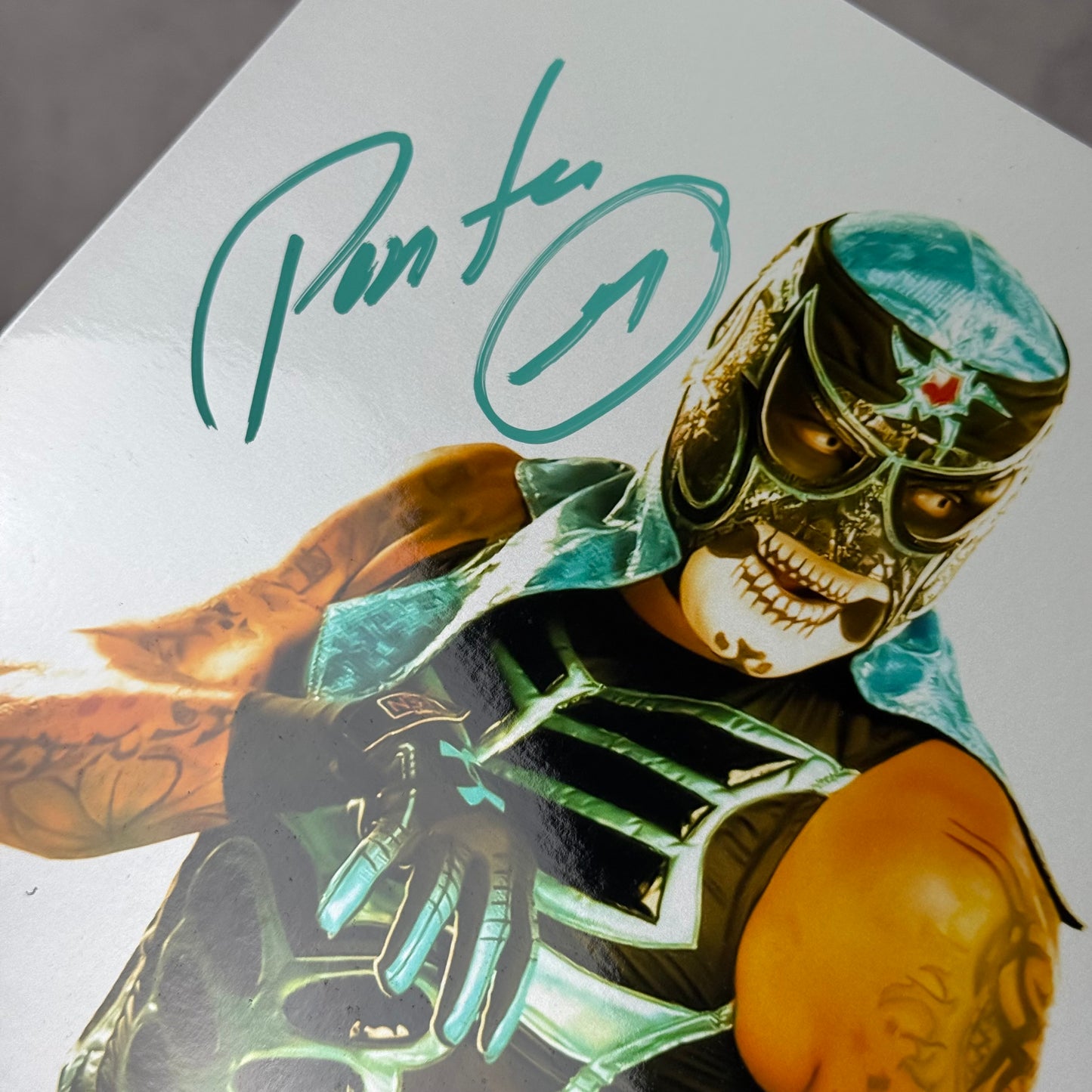 Foto WWE Penta Zero Miedo firmado por Penta (JSA)
