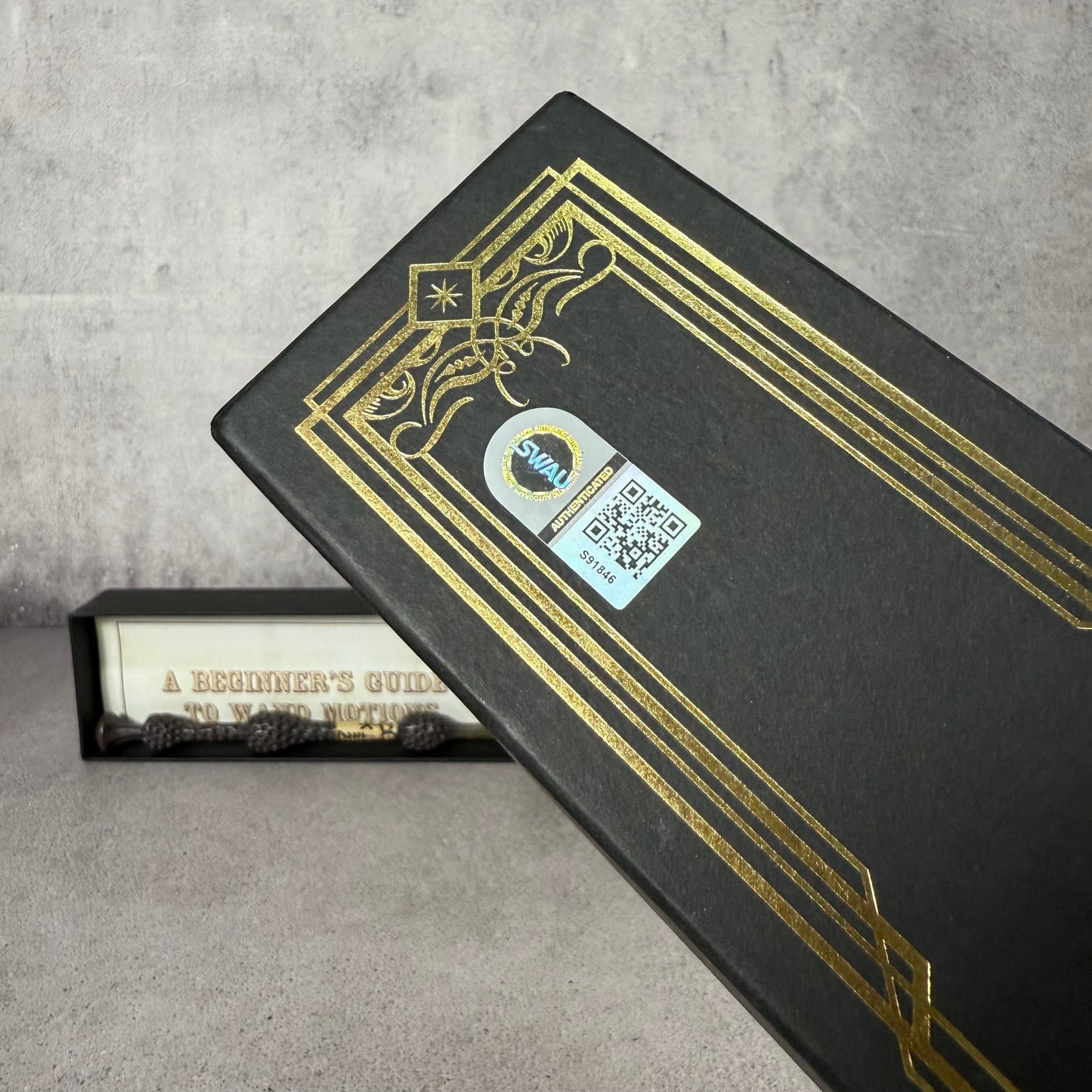 Varita mágica Dumbledore firmado por Jude Law (SWAU)