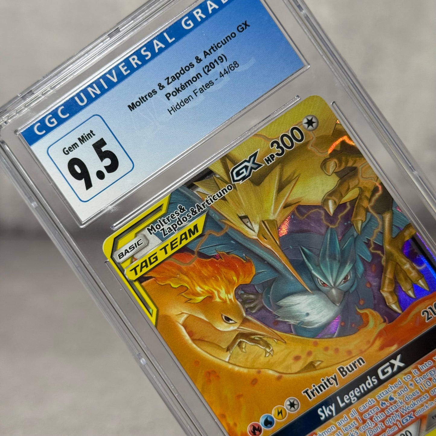 Tarjeta Pokémon Hidden Fates GX exclusivo CGC 9.5