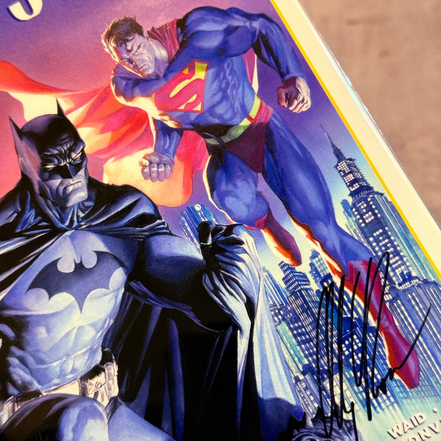 Comic Worlds Finest #29 SDCC 2024 firmada por Alex Ross
