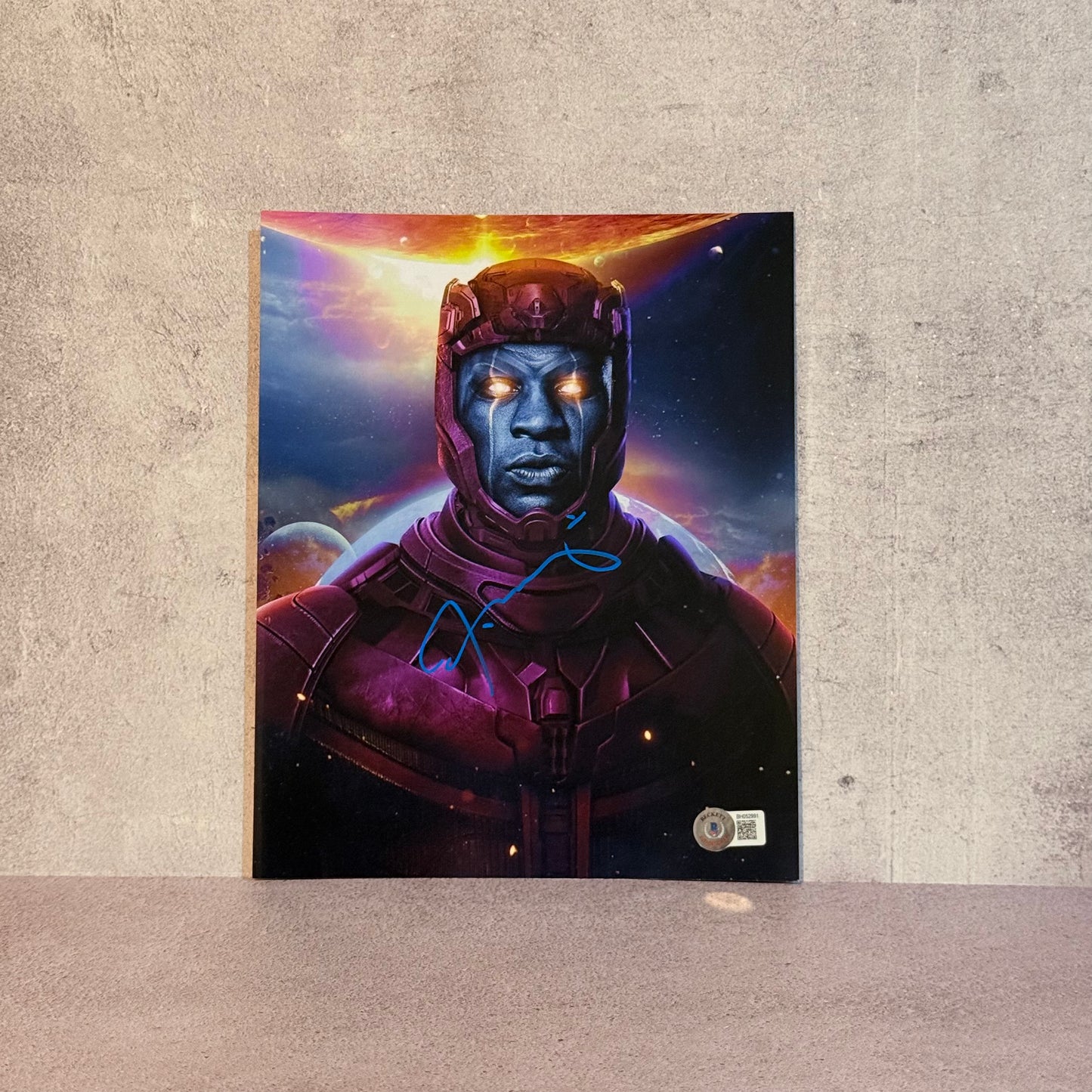 Fotografía Kang The Conquer firmada por Jonathan Majors