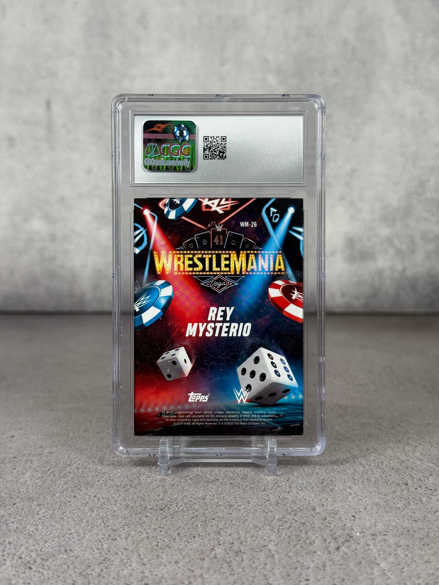 Tarjeta Topps WWE WrestleMania 41 Rey Mysterio Blue /499 CGC 9