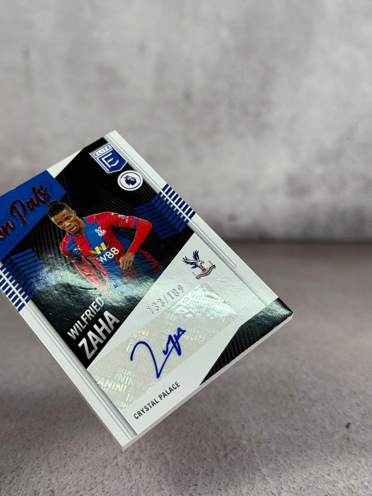 Tarjeta Wilfried Zaha Firmada 133/189 Donruss Elite Premier League 2022