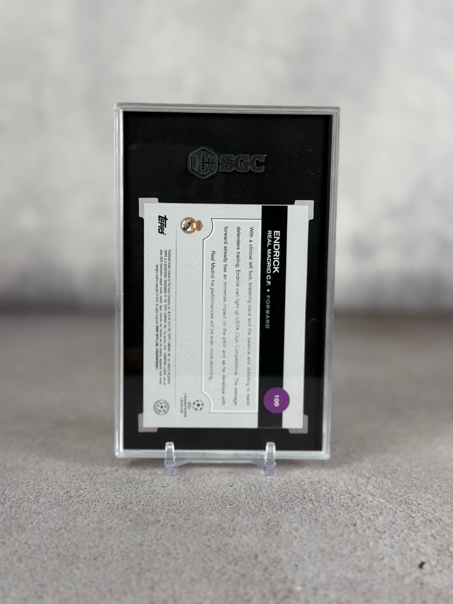 Tarjeta Endrick Rookie SGC 9 Topps Chrome Champions Purple Inferno Foil