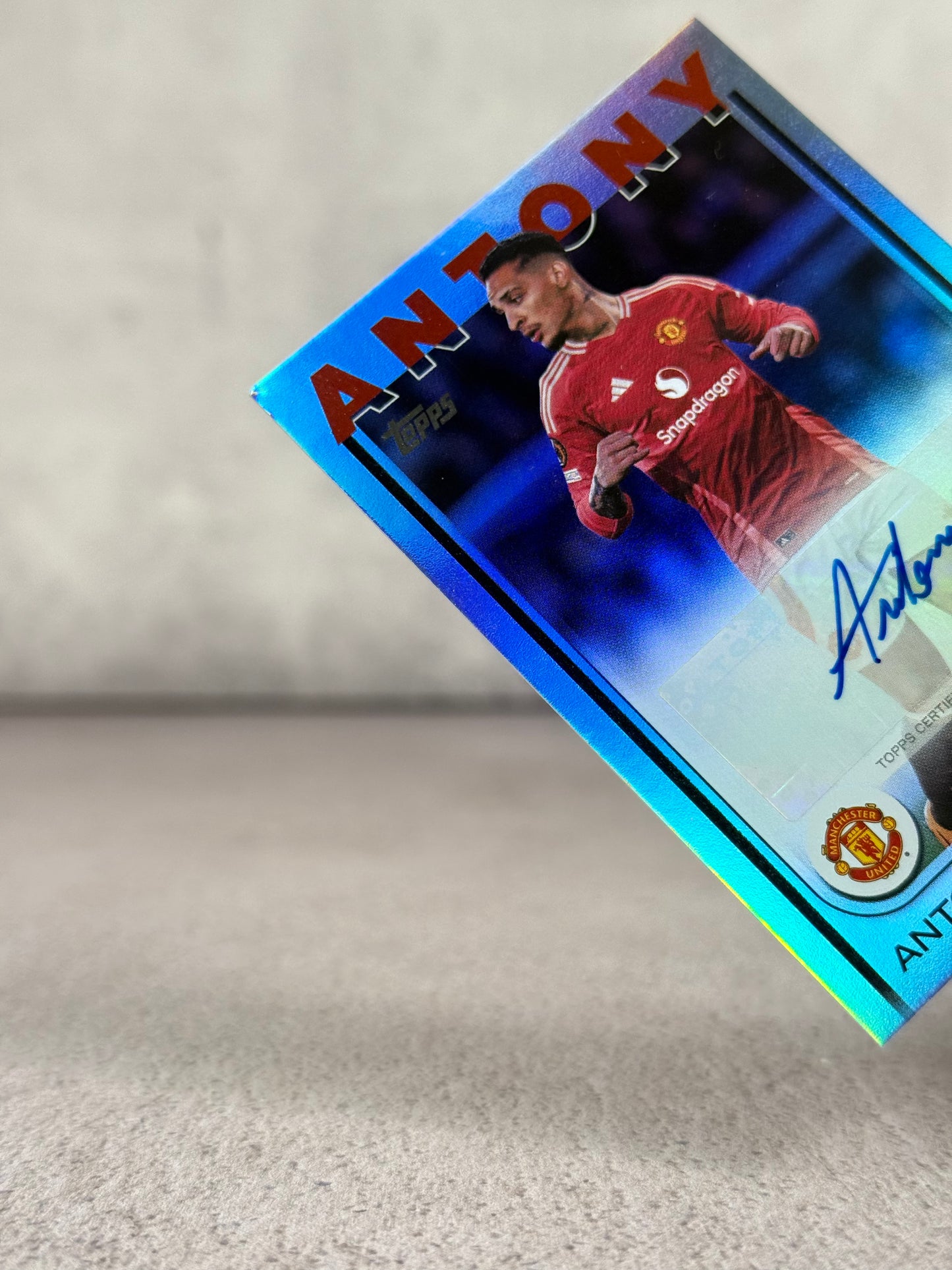 Tarjeta Topps UEFA firmada por Antony