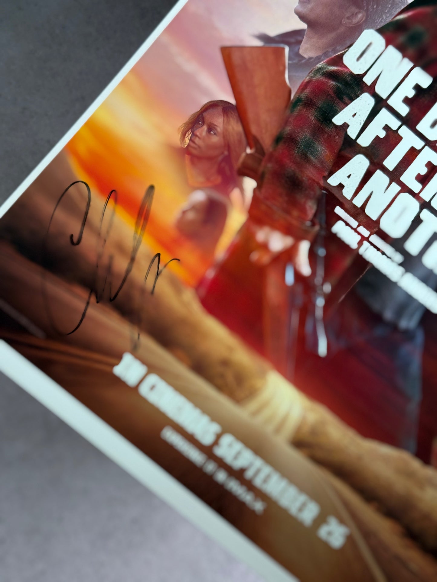Poster película One Battle After Another firmado por Chase Infiniti certificado por JSA