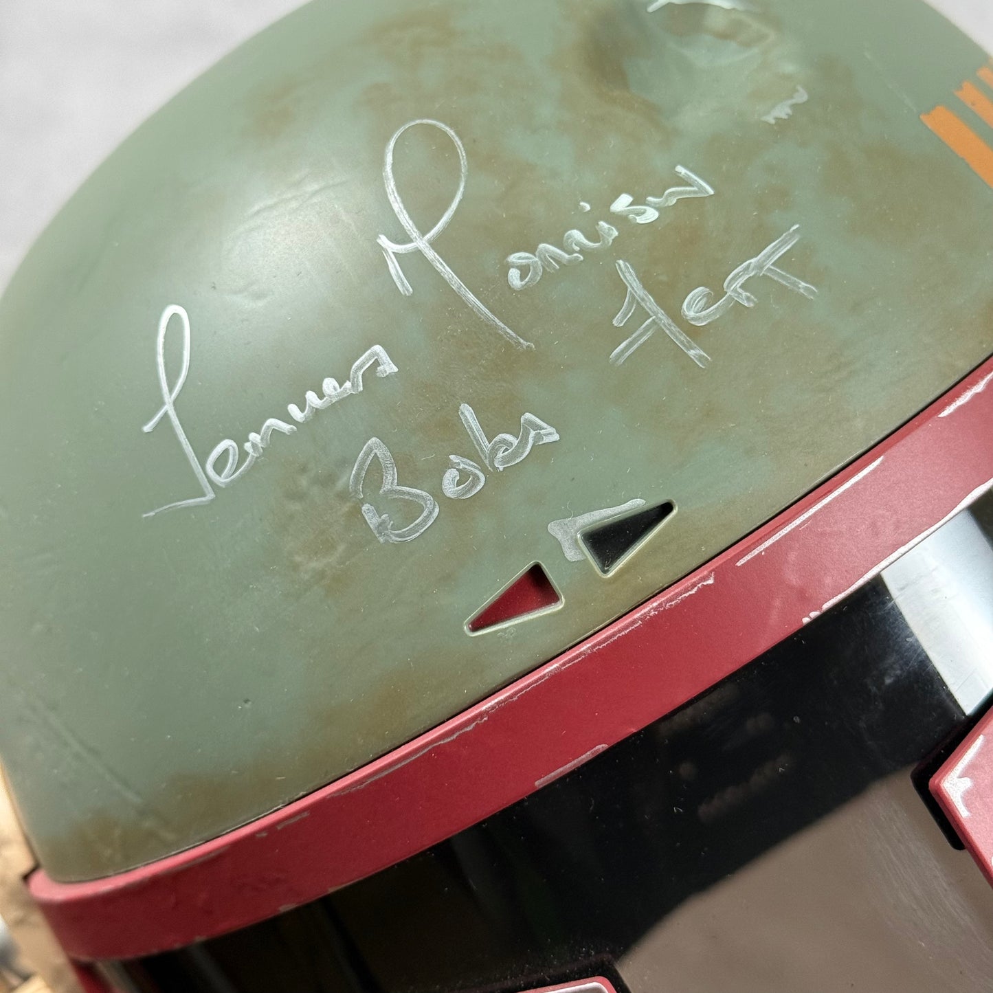 Casco Boba Fett firmado por Temuera Morrison
