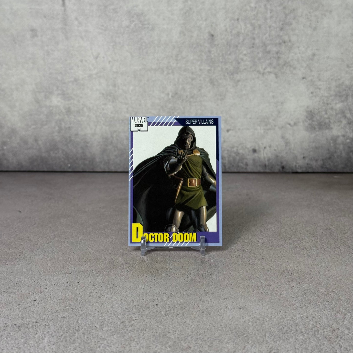 Tarjeta Alex Ross Dr Doom SDCC 2025