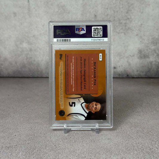 Tarjeta Topps firmada por De Aaron Fox PSA 9