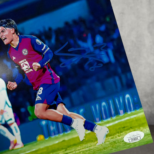 Foto Cruz Azul firmada por Luka Romero
