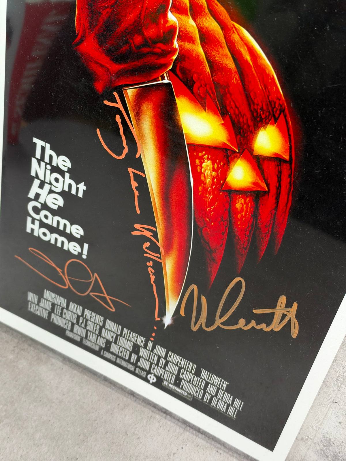 Póster Halloween firmado por Nick Castle, John Carpenter y Tommy Lee Wallace – CGC