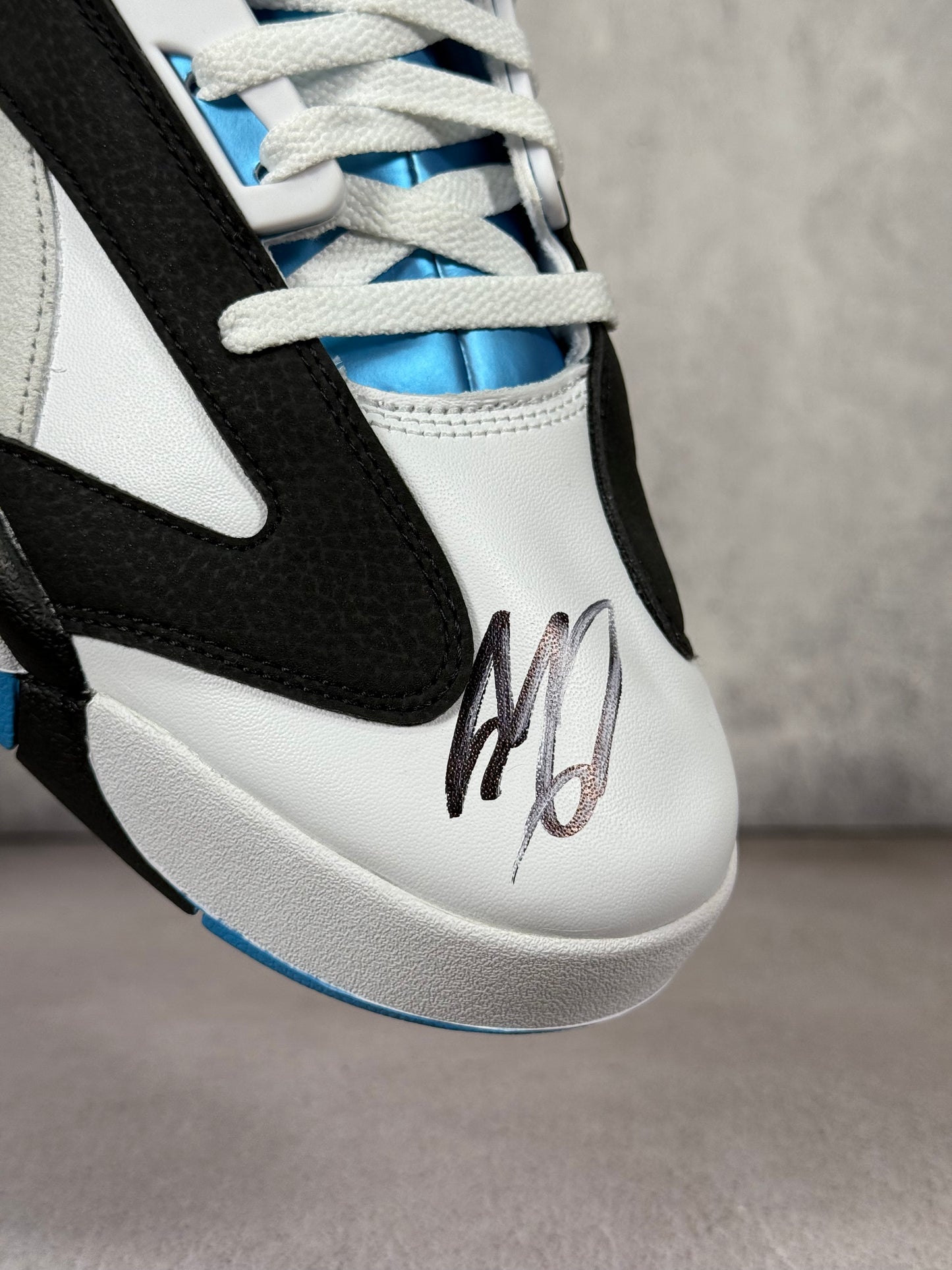 Zapato Shaqattack Reebook talla 13US firmado por Shaq