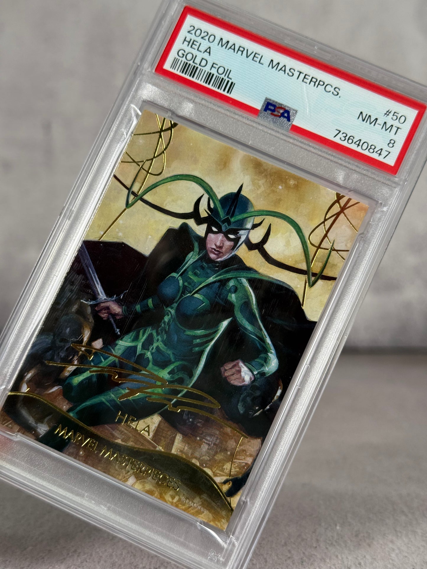 Tarjeta Marvel Masterpcs Hela Gold Foil 2020 PSA 8