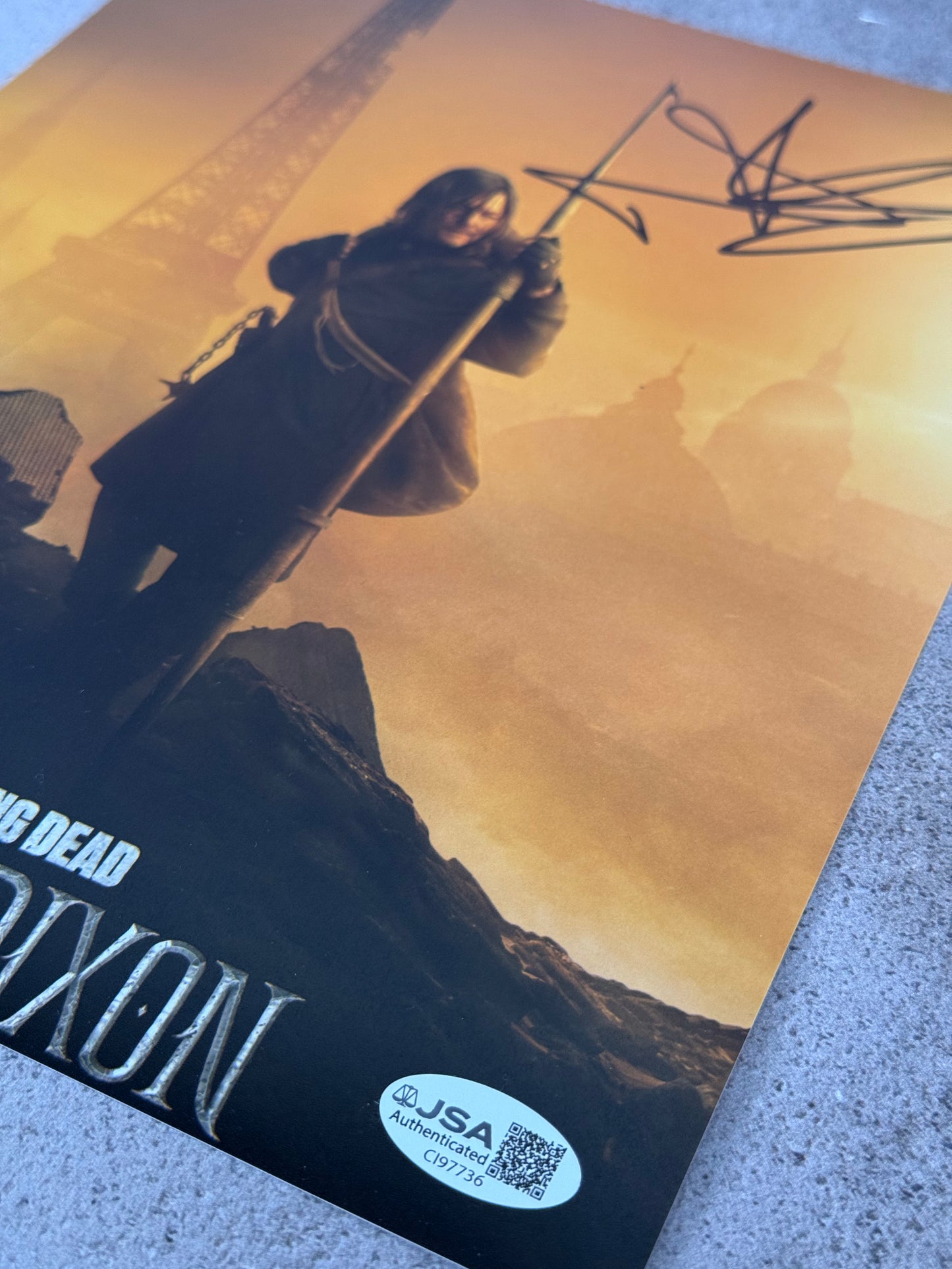 Foto Daryl Dixon firmada por Norman Reedus (JSA)