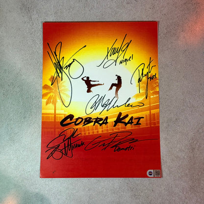 Poster Cobra Kai firmado por el Elenco de Cobra Kai