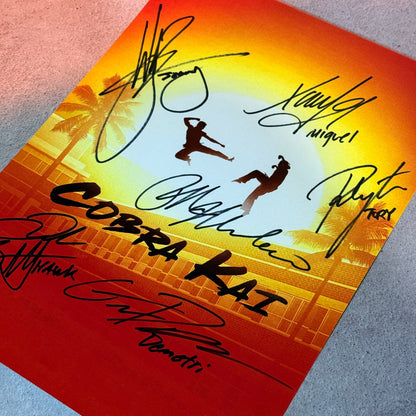 Poster Cobra Kai firmado por el Elenco de Cobra Kai