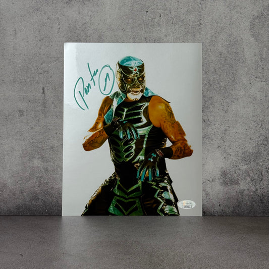 Foto WWE Penta Zero Miedo firmado por Penta (JSA)