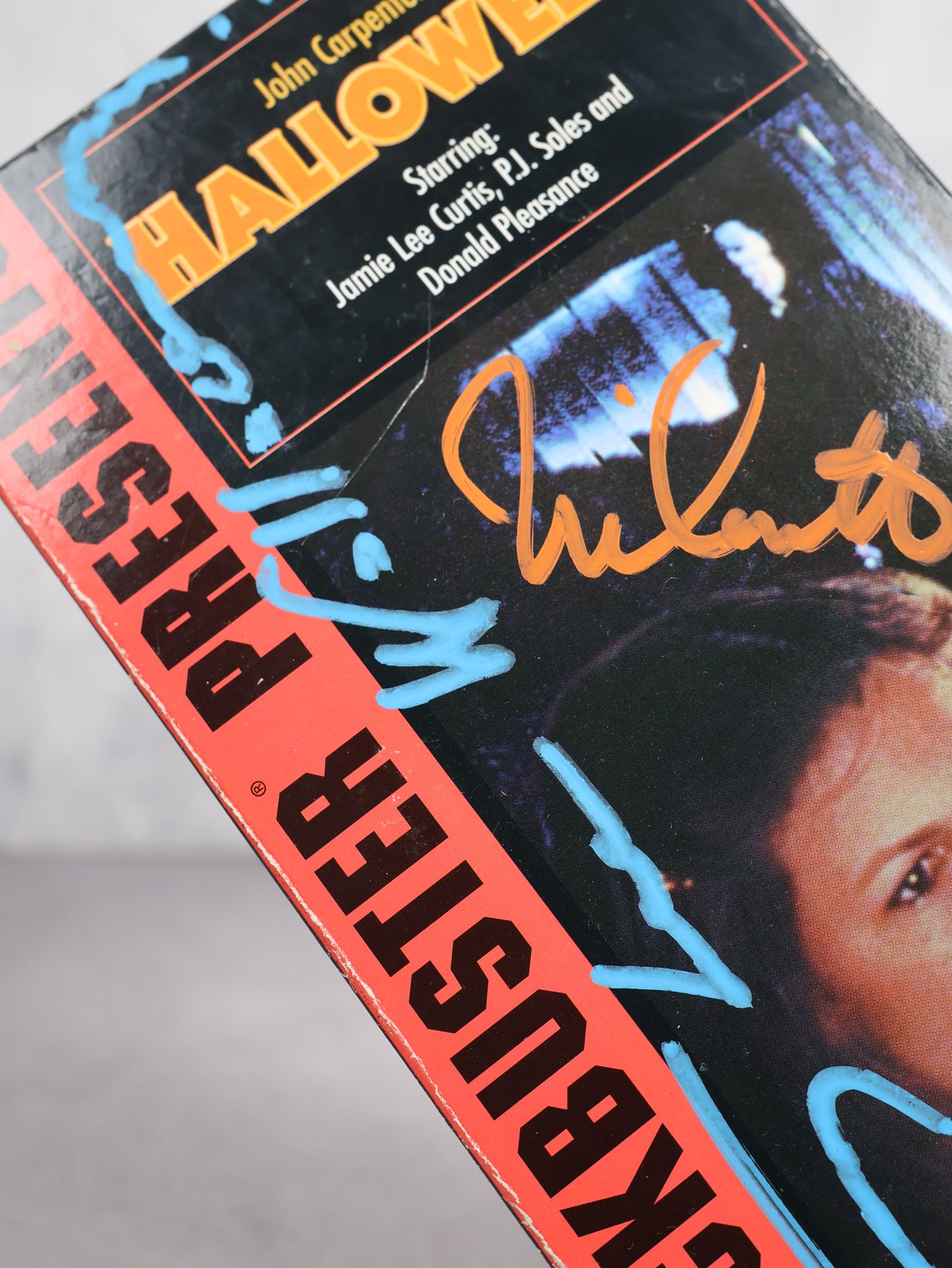 VHS Halloween firmado por Nick Castle y Tommy Lee Wallace | SWAU