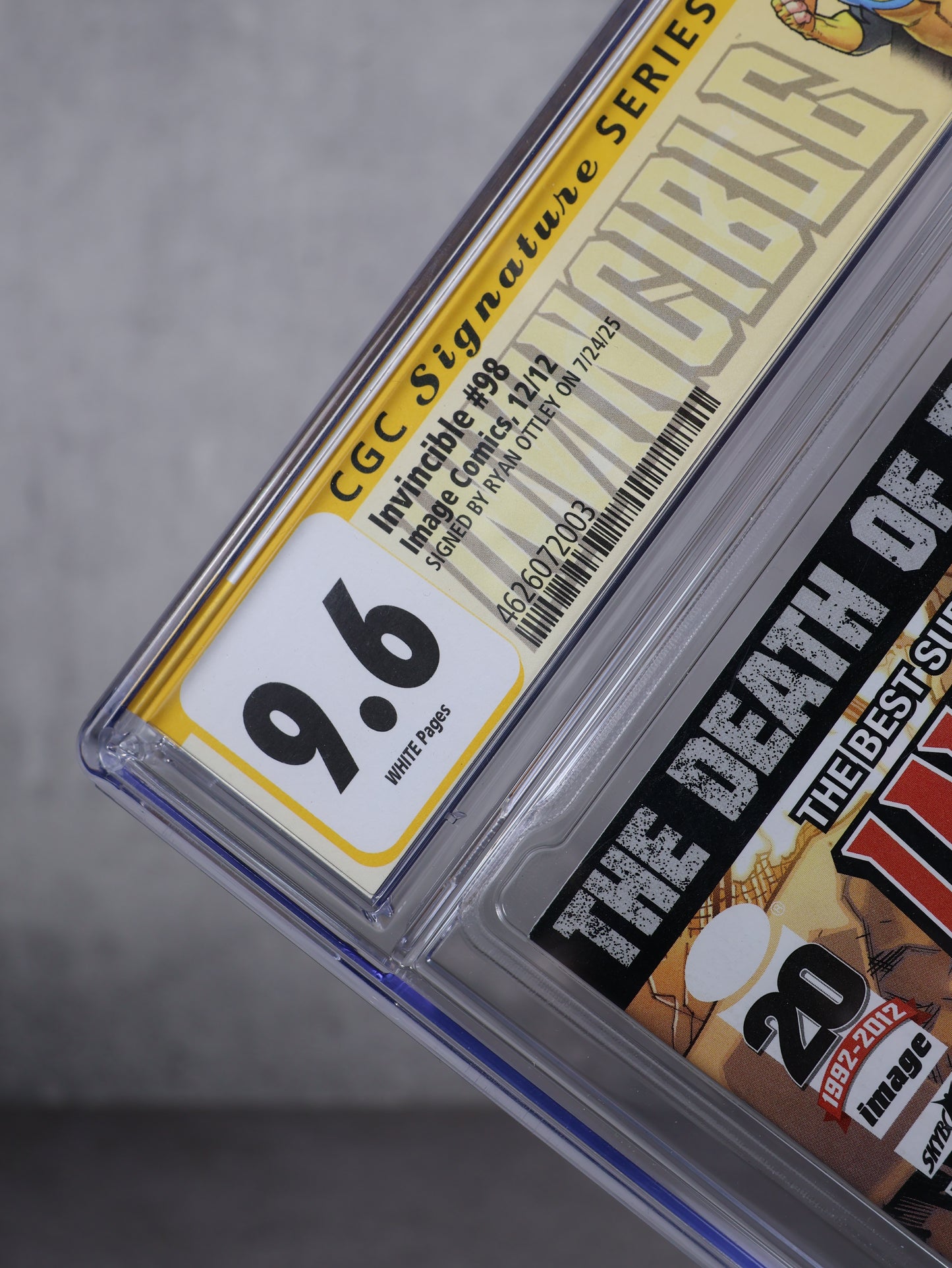 Comic Invincible #98 CGC 9.6 firmado por Ryan Ottley