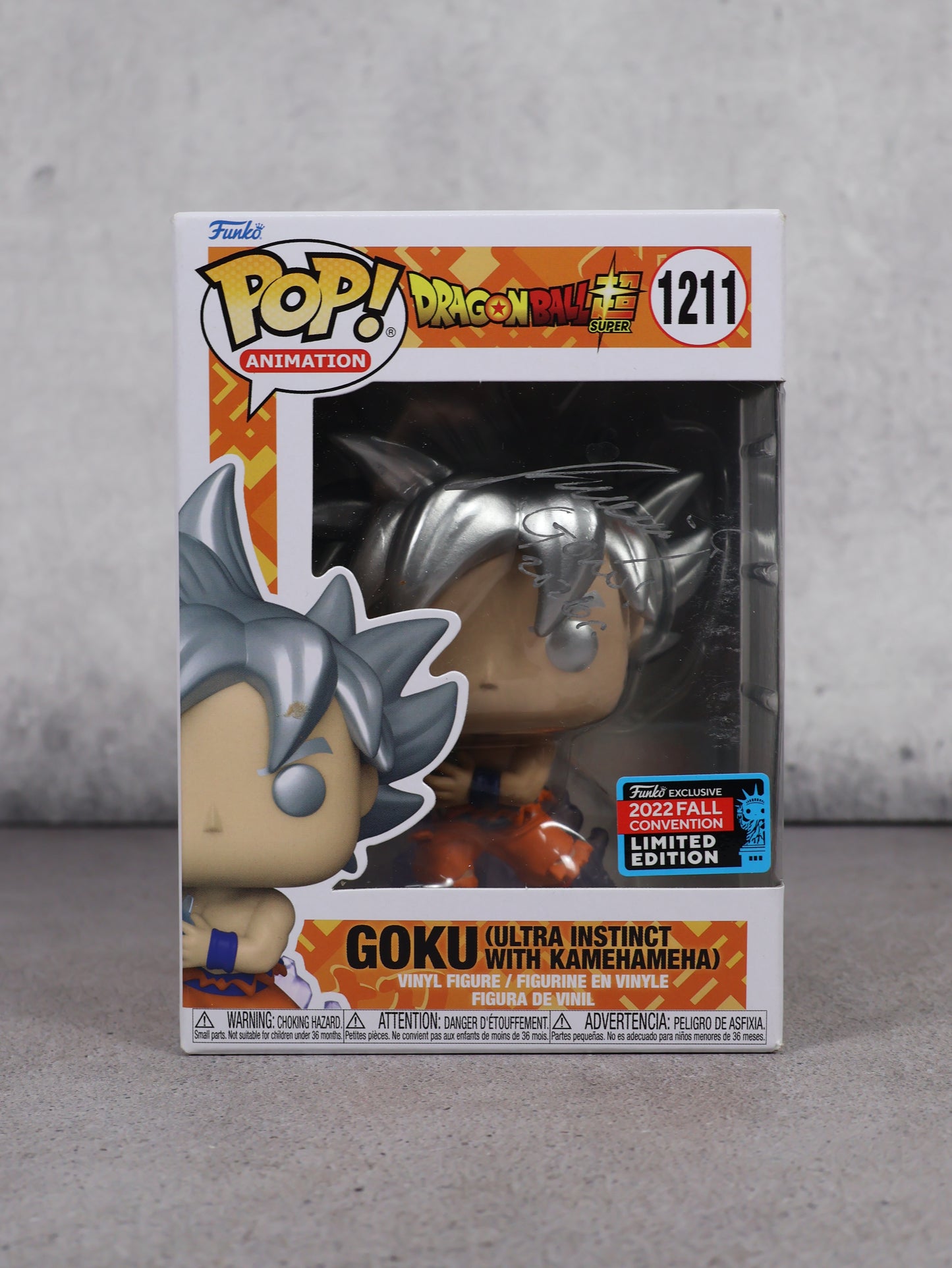 Funko Pop Goku Ultra Instinct Fall Convention exclusive 2022 firmado por Mario Castañeda