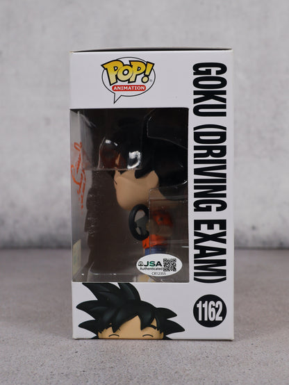 Funko Pop SDCC 2022 Goku driving exam firmado por Mario Castañeda