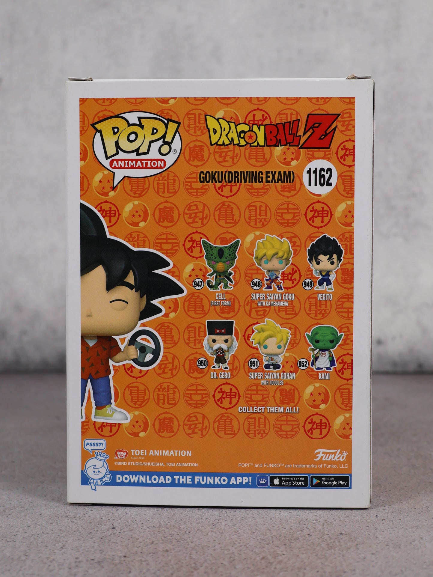 Funko Pop SDCC 2022 Goku driving exam firmado por Mario Castañeda
