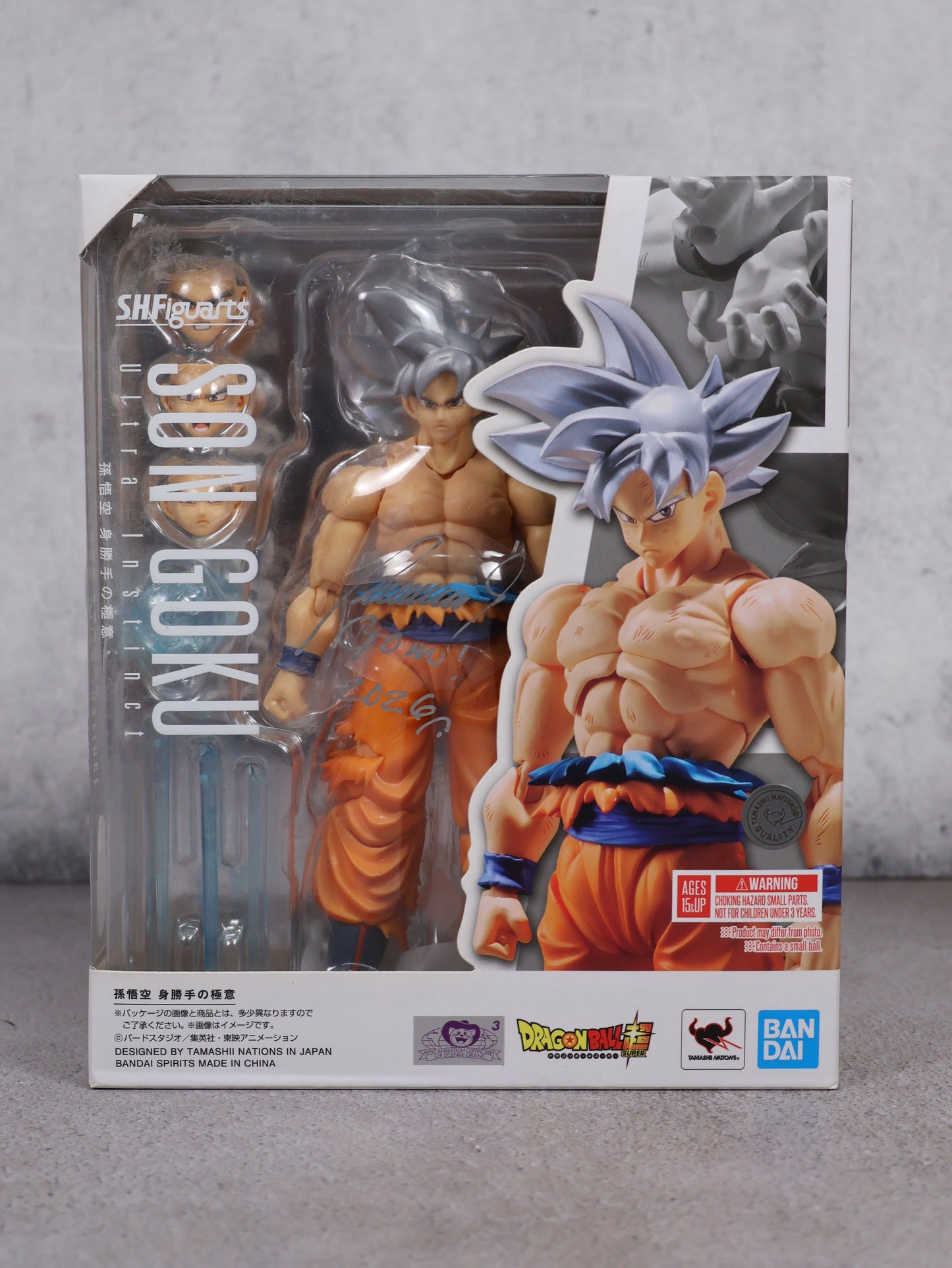 SH Figuarts Tamashi Nations Son Goku Ultra Instinct firmado por Mario Castañeda