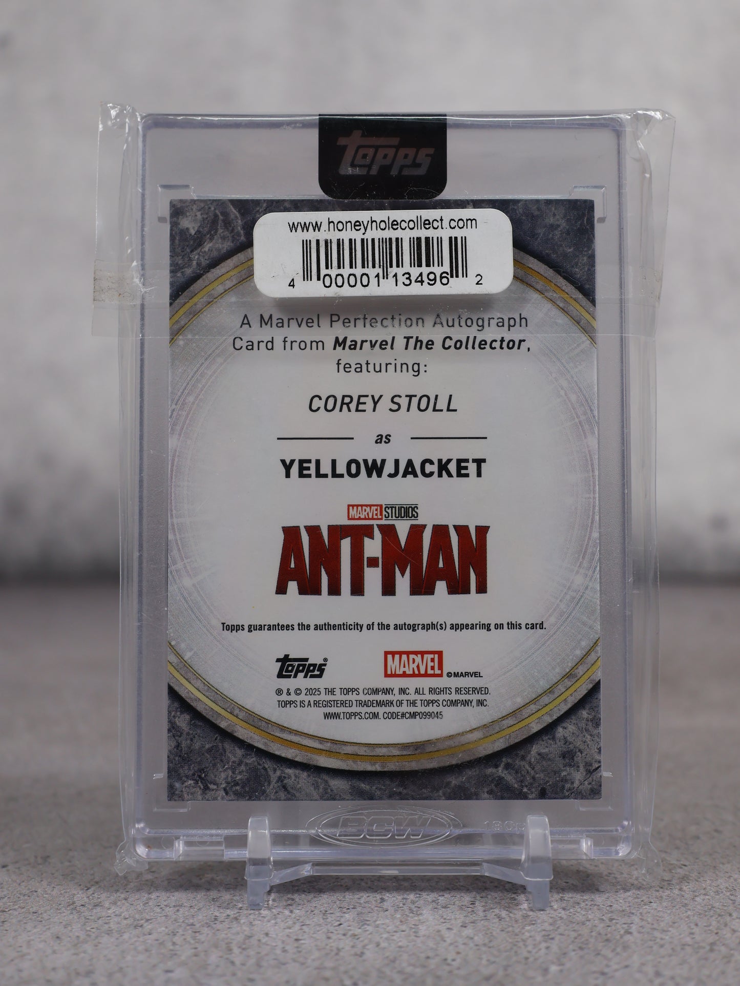 Topps Marvel The Collector 2025 Yellow Jacket firmada por Corey Stoll numerada 92/100