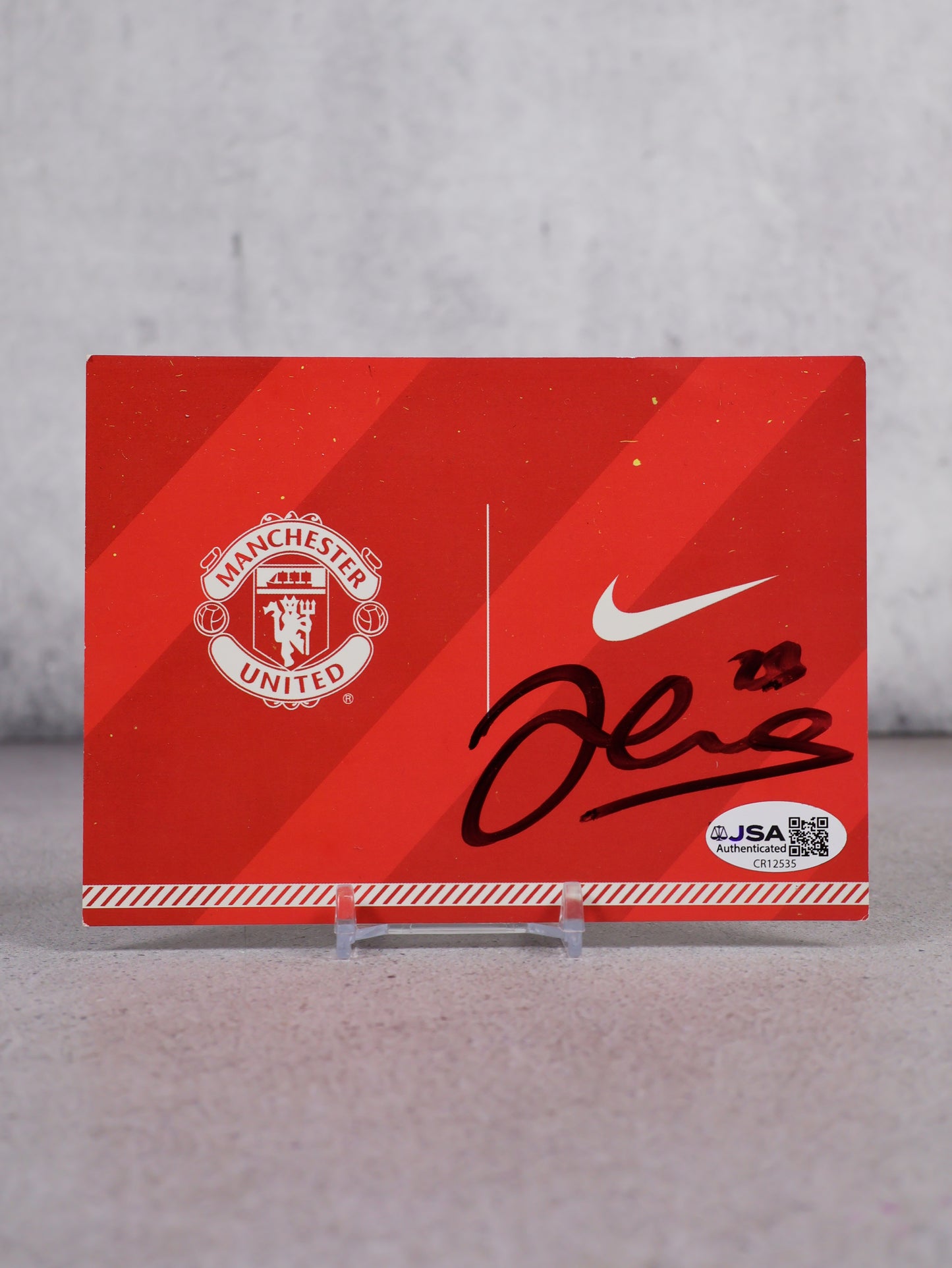 Postal Manchester United inauguración estadio Akron firmada por Johnny Evans (JSA)