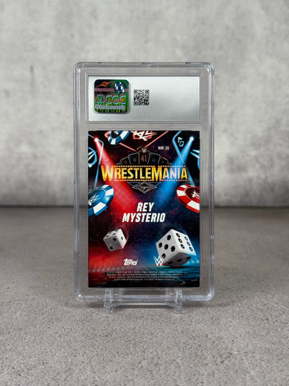 Tarjeta Topps WWE WrestleMania 41 Rey Mysterio Blue /499 CGC 9