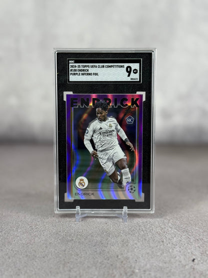 Tarjeta Endrick Rookie SGC 9 Topps Chrome Champions Purple Inferno Foil