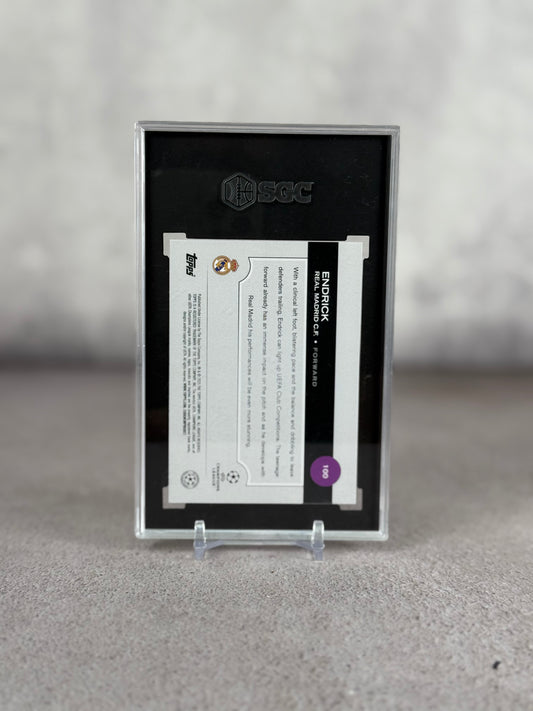 Tarjeta Endrick Rookie SGC 9 Topps Chrome Champions Purple Inferno Foil