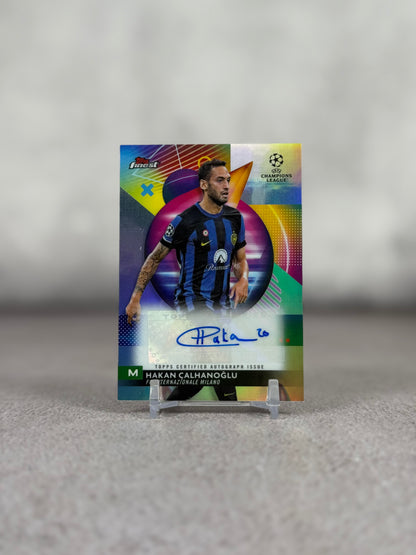Tarjeta Topps Finest Champions firmada por Hakan Calhanoglu