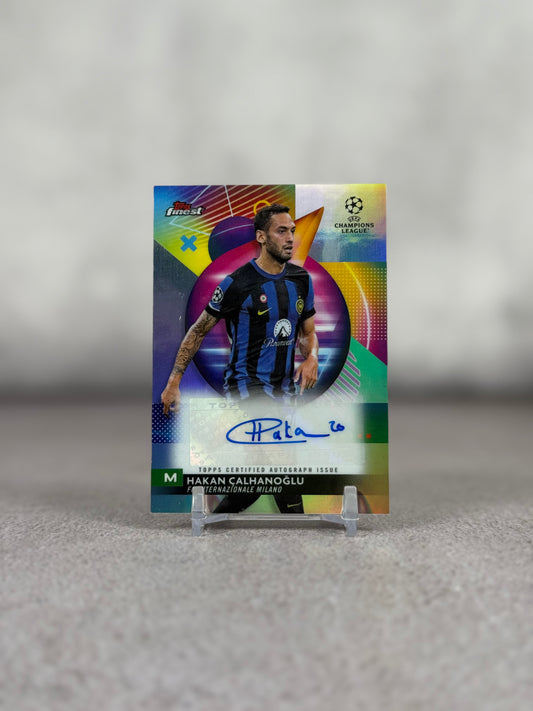 Tarjeta Topps Finest Champions firmada por Hakan Calhanoglu