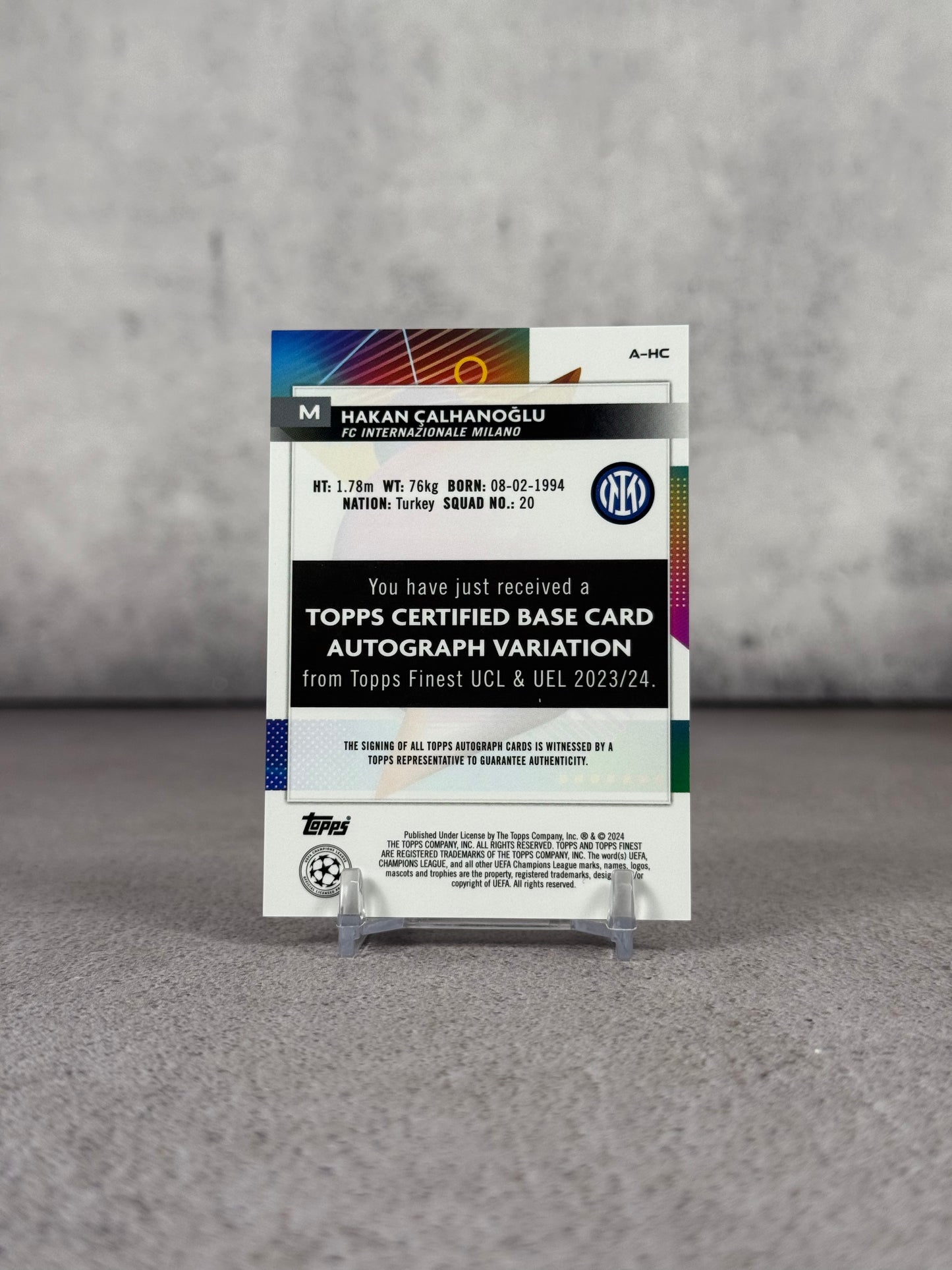 Tarjeta Topps Finest Champions firmada por Hakan Calhanoglu
