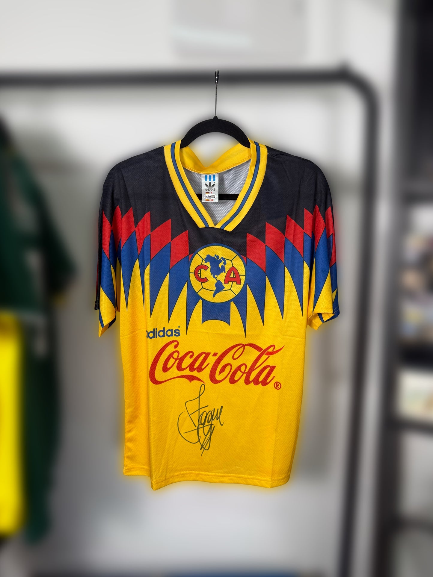 Jersey Club América retro custom firmado por Luis Alberto Alves Zague certificado por JSA
