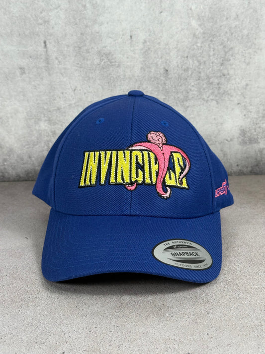 Gorra snapback (marca Yupoong) exclusiva limitada de Super7 para la SDCC 2026