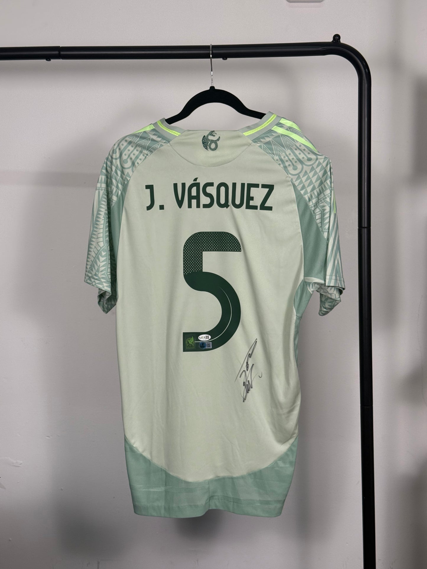 Jersey Selección Mexicana 2024 firmado por Johan Vázquez