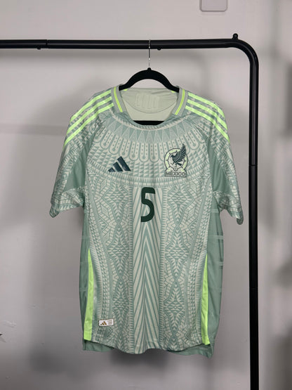 Jersey Selección Mexicana 2024 firmado por Johan Vázquez