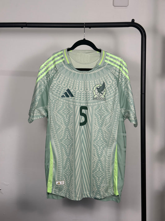 Jersey Selección Mexicana 2024 firmado por Johan Vázquez