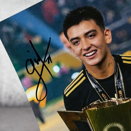 Foto firmada por Gilberto Mora JSA