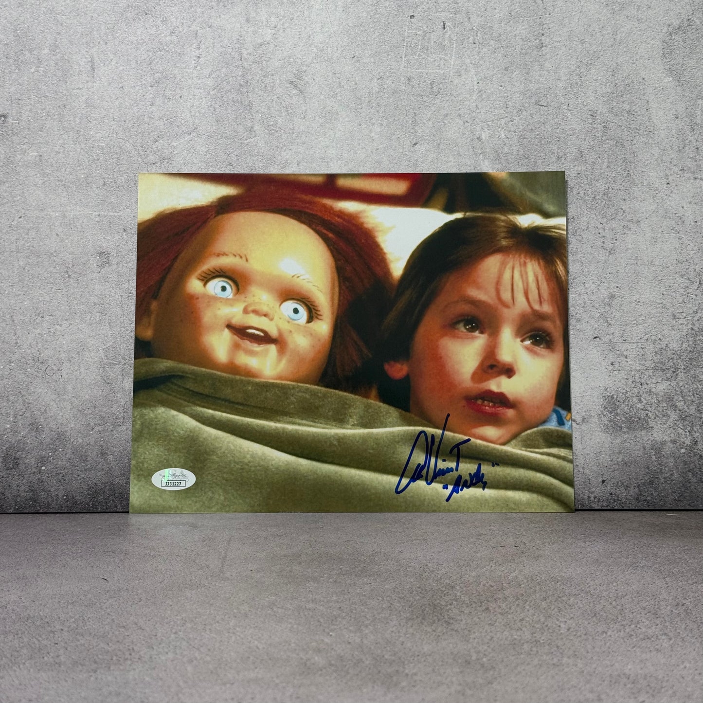 Foto firmada por Alex Vincent (Chucky) JSA