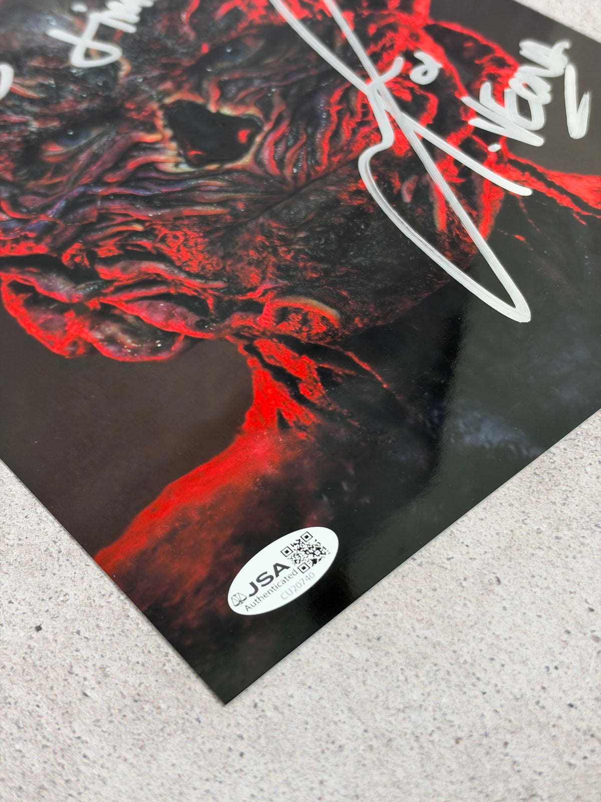 Foto Stranger Things firmada por Jamie Campbell Bower (Vecna) – JSA