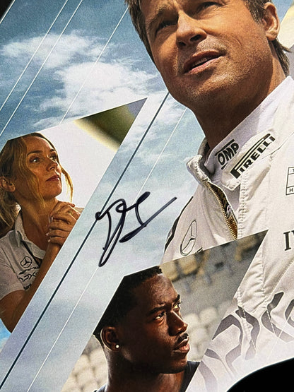 Poster Película F1 firmado por Brad Pitt, Damson Idris y Joseph Kosinski (JSA)
