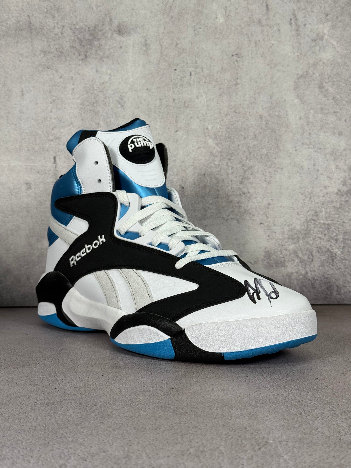 Zapato Shaqattack Reebook talla 13US firmado por Shaq